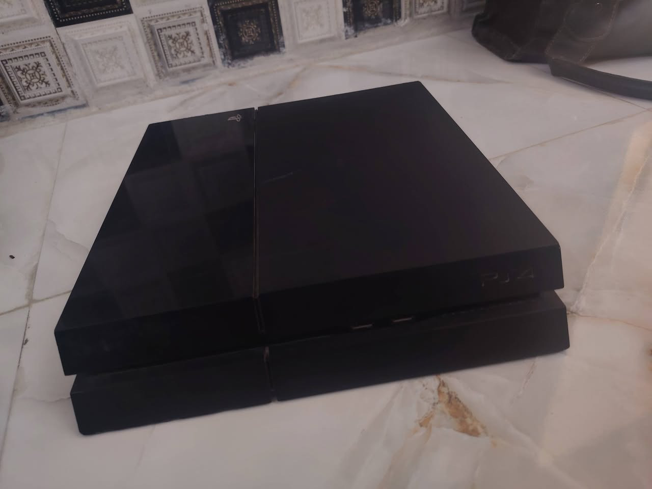 للبيع جهاز بلايستيشن 4 فات أونلاين قابل للتهكير نظام 13.52 وتكدر تحدثه لنظام 14 اذا حاب تبقي اونلاين 

كامل ملحقات عدا الكارتونه ويجي وياه اربع يدات ثنين اصليات وثنين تجاريات جهاز نضيف ويجي وياه قرص gta5 هديه 

تنويه الجهاز مفتوح للتنضيف فقط تجي وتفحص كدامك واكو يده من اليدات الاصليه فقط زر L2 ما يشتغل

السعر 220 وبيه مجال للشراي الرقم تواصل واتساب
***********
