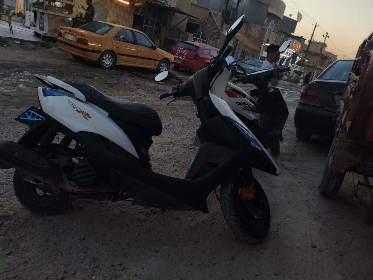 ادراجه ثعلب للبيع دراجه نضيفه شلعه ومعدل كلاجات رياضي خلفي مامي تزويد يدات سكليتر يدات بريك دبلات تزويد هم اكو وياها قطرت دهن قاعدت لوحه قبق رقم شاصي الراجه نضيفه كلشي مابيه محرك وكهربائيات العنوان الحريه الثالثه للتواصل *********** اوراقها هم موجوده
