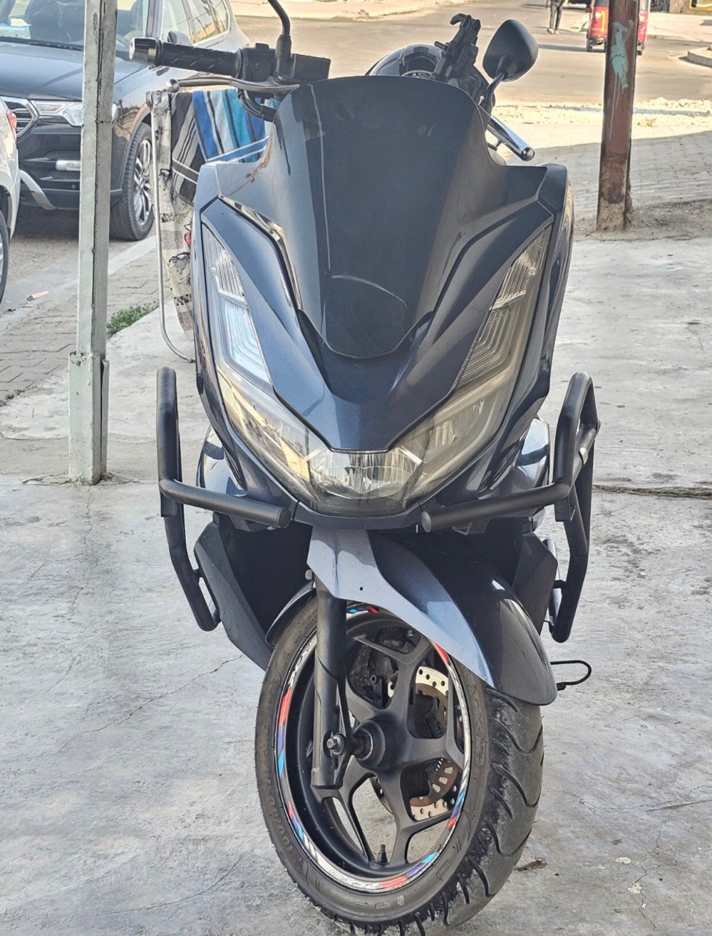 pcx جيل رابع
رقم انكليزي 
هزة جديدة 
تحويل ثاني يوم
ماشية 24 
ادامة كلجات قايش حراري جديد 
بگ لايت رياضي مُلون 
درع SS ثقيل اصلي 
بصمتين 
خوذة + تجوة
السعر المطلوب 32 وبي مجال بسيط