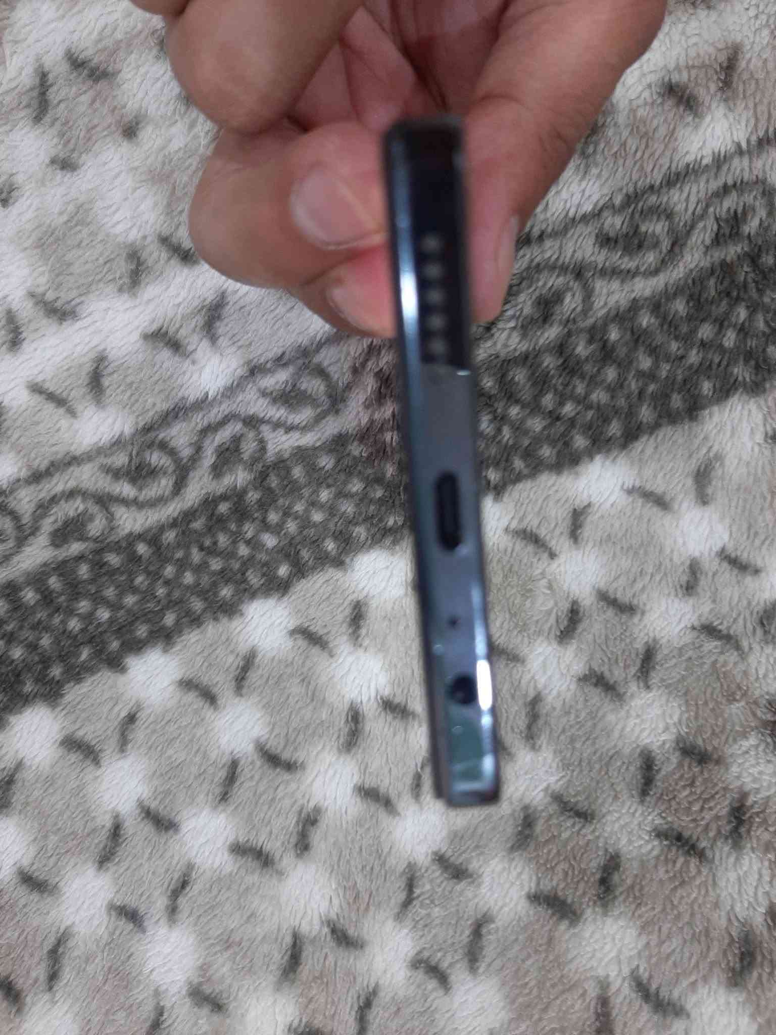 تكنو كامون 30 • ٢٥٦ جيجابايت • نقطة بشاشة