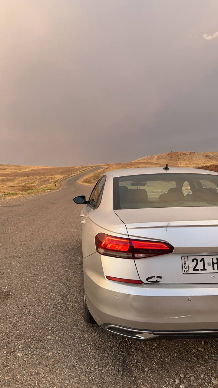للبيع | فولكس واجن باسات 2020 خليجي ✨🚘
وبسعر منافس جداً. 🔥

. المواصفات:
. موديل: 2020
. اللون: سلفر 
. محرك 2.5 لتر | 5 سلندر | تنفس طبيعي
. لايتات LED 💡
. تبريد قطعتين مركزي ❄️
. شاشة كبيرة 📺
. حساسات أمامية وخلفية 📡
. مرايات جانبية قلاب كهرباء 🪞
. حساس أوتو جام 🌧️
. مثبت سرعة 🚗
. تحكمات على الستيرن 🎛️
. قفل الجنطة من داخل الدشبورد 🔐
. مكينة وگير شرط 
. دهن گير جديد 
. رقم سليمانية 
. بطاقة بنزين موجودة ⛽

. حالة السيارة:
. ماشية 195 ألف م
. شائعة بالسوق كـ تكسي مطار
. صبغ حزام
. بدون دواخل
. بدون فتحات
. جاهزة من كل النواحي ولا تحتاج أي مصروف.فقط صبغ 

. السعر: 130 ورقة 
. أنسب سعر مقارنة بجميع السيارات المعروضة.

. للاستفسار والتواصل مع صاحب السيارة 
***********
