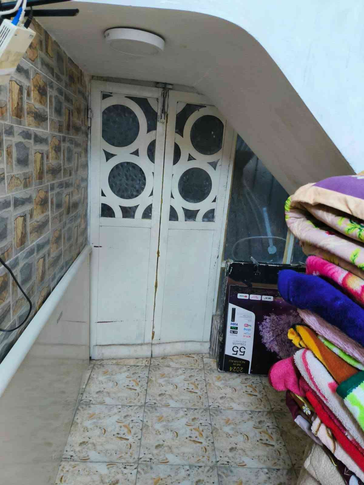 🏠 للبيع بيت في الزعفرانية – فرصة مميزة جداً 🔑
📍 الموقع: الزعفرانية، نهاية شارع المعهد – السدة
📐 المساحة: 100 متر مربع
🏡 طابقين بخريطة واسعة ومريحة
🔹 الطابق الأرضي: غرفة
🔹 الطابق الثاني: غرفتين كبار جداً + سويت كامل ✨
🚿 عدد الحمامات: 2
💧⚡ متوفر جميع الخدمات: ماء، كهرباء، وتبليط
📌 ملاحظة مهمة: البيت خامس بيت عن الشارع العام، وموقعه ممتاز وسهل الوصول.
📞 للاستفسار والتفاصيل:
السند طابو زراعي سند 25 إقرار محكمة 
متكفل في جميع القانونيات
***********رقم صاحب العقار
🔑 للجادين فقط، والمعاينة خير دليل
