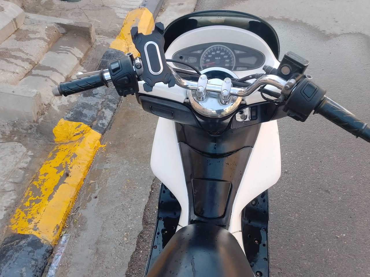 السلام عليكم درجه Pcx جيل اول مكينه 125مامفتوحه ياباني درجه خير من الله عز بس سايق مكاني وسط قضاء الموفقيه سعر خاص بيع مستعجل هذ رقمي ***********
