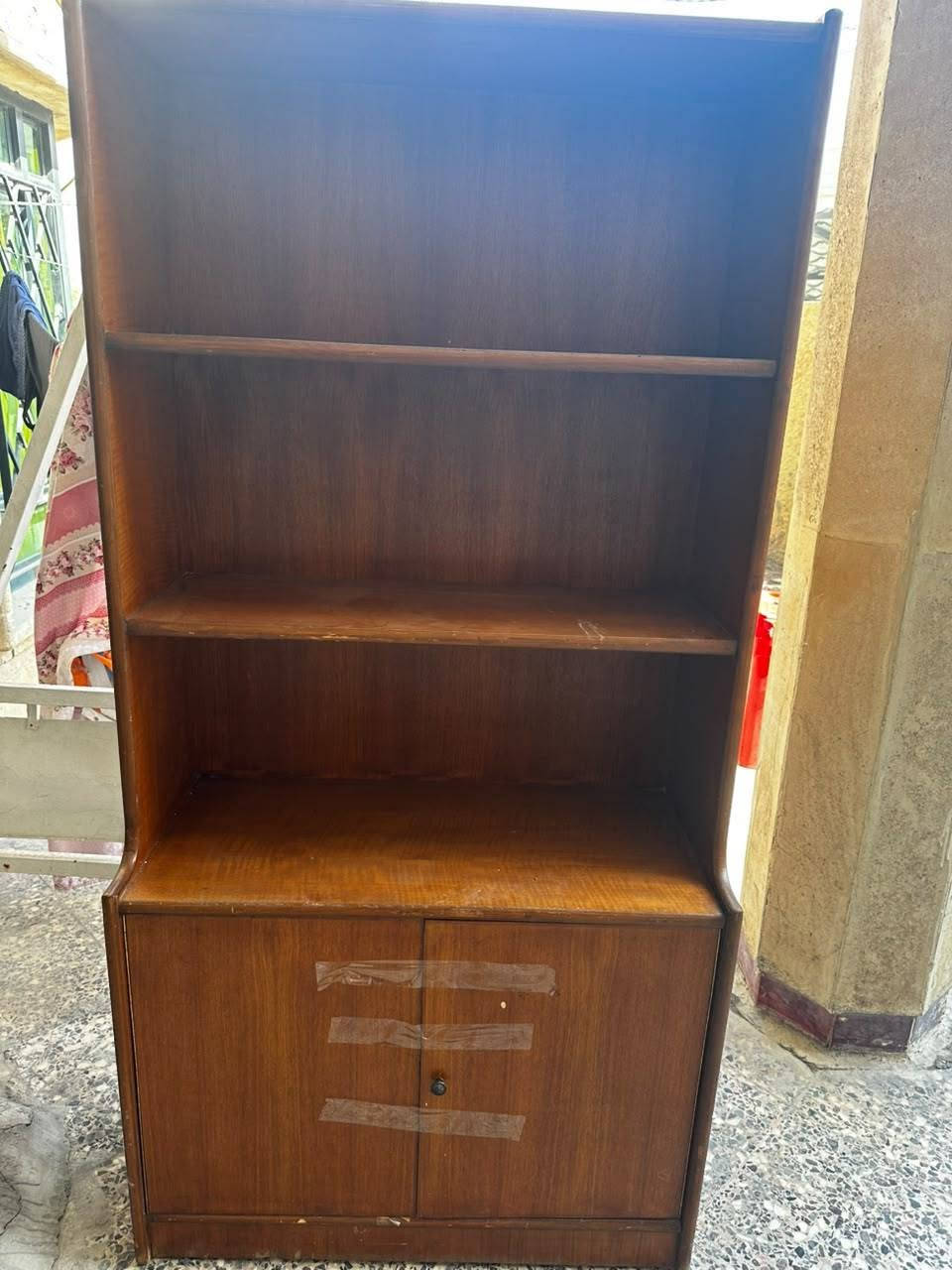 مكتبه عاموديه نظيفه سعر 70 الف 
كنتور ابو بابتين سعر 50 الف
مكاني بغداد حي الجهاد 
***********
