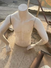مانيكان رجالي • العدد ٦ • يحتاج تنظيف