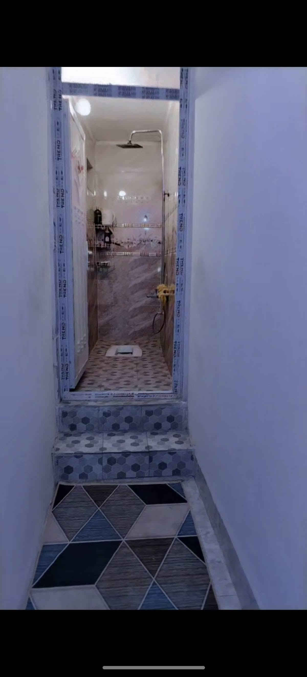 شعب شارع صحة بيت نضيف مطلوب عالئه صغيرة لاستفسار ع رقم ***********
سلام عليكم بيت لايجار طابق ثاني غرفة سويت فوك جوه ستقبال مطبخ تواليت
