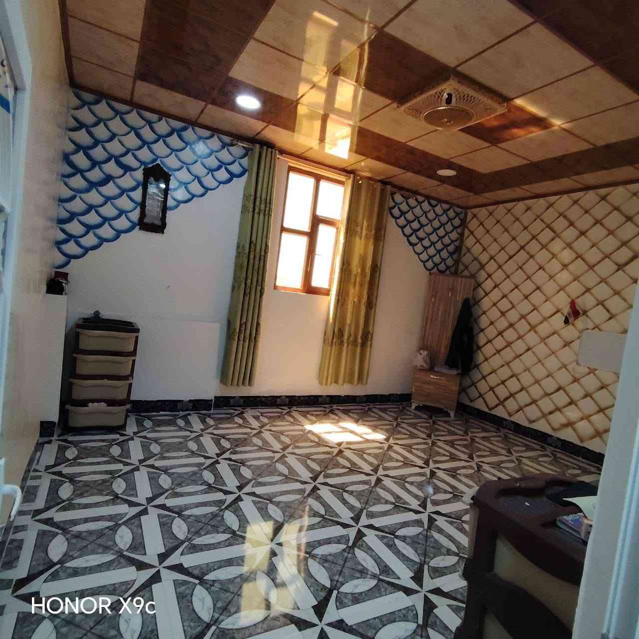 دور القاعدة • ٦ غرف • مطبخ وحمام خارجي