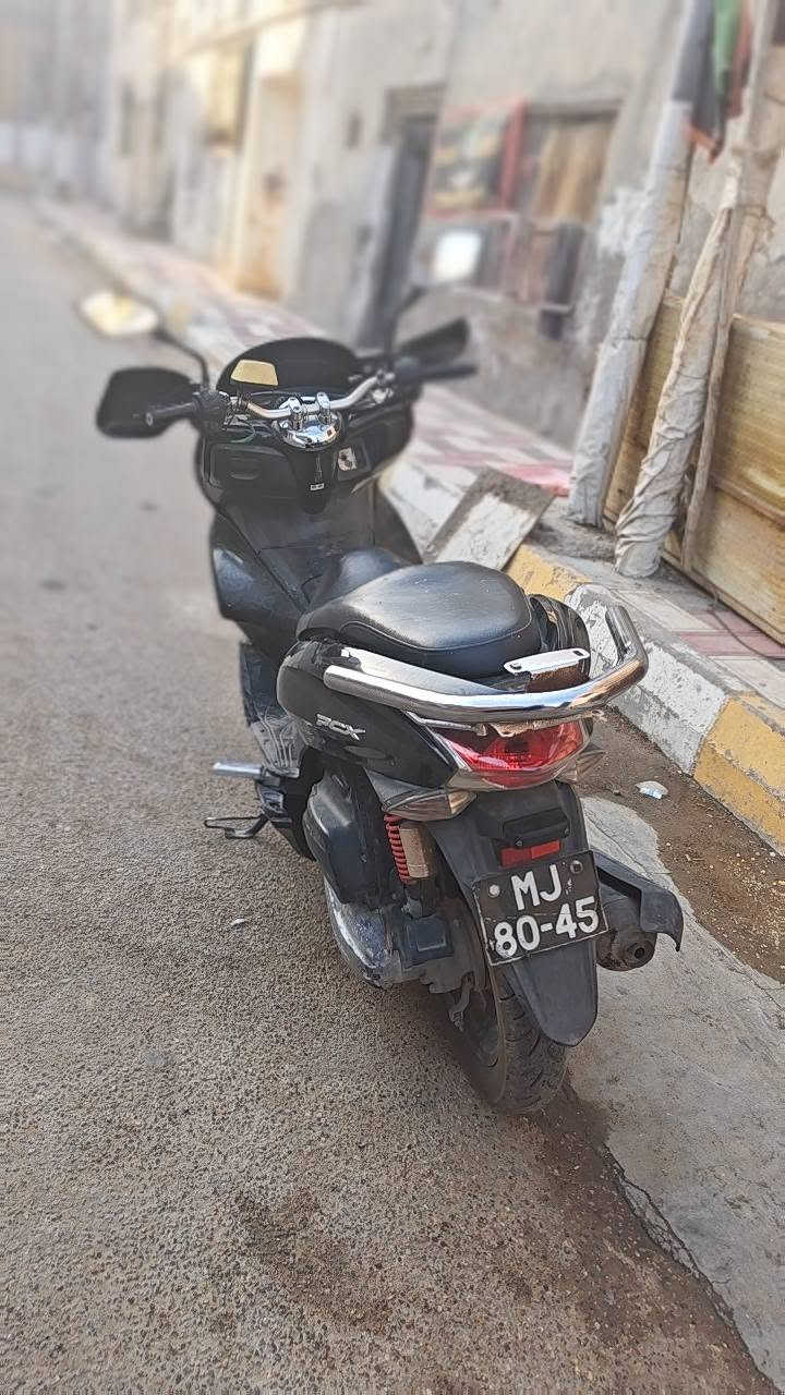سلام عليكم دراجه pcx نوزل دراجه معدل وشلعه كامله عوزها ترتيب بسيط رايدها بمليون وبيها مجال ناصريه مركز شارع عشرين 
*********** مكلف بل نشر
