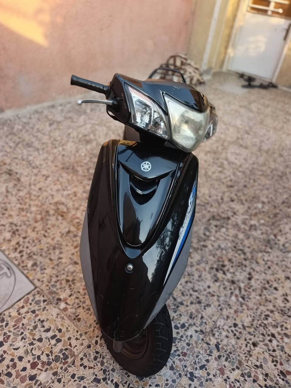 السلام عليكم دراجه بريز بغبغاء جديده باغي مابيهه نقص مكينه جديده لامفتوحه ولامجفته شلعه معدل خير من الله تايرات جدد كفرات لك ختم واحد السعر ١١٠٠مليون وميه وبيهه مجال مكان بغداد الشعب شارع الصحة ***********
