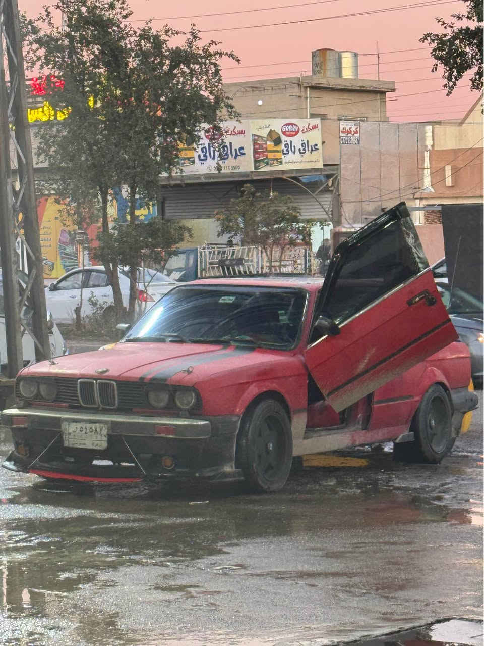 السلام عليكم 
للبيع بي ام كصيف ٣٢٥
كير اوتو 
مكينة و كير شرط
شرط التحويل باسمي السيارة
بطاقة بانزين موجودة
السيارة جاهزة تراي وين ما يعجبك
بيها نواقص
السعر ٣٠ ورقه
الرقم *********** كركوك, العراق
