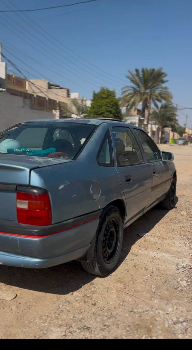 سياره فكتره للبيع محرك ١٦٠٠صافيه مابيها شي سنويه باسمي والسعر ٢٩ ورقه ***********
