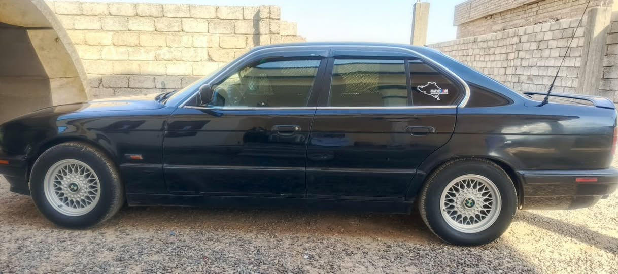 السلام عليكم
*بي ام للبيع موديل 90 

*حجم 520 …

*محرك كبس گير عادي 

*سنوية لل 35  رقم اربيل الدولي 

*گير ومحرك شرط 

*طخم تااير جديد 

*لايت زينون 

*تشغيل عن بعد 

*تبريد ثلج 

*والباقي شوف العين 

للاستفسار اتصل عل رقم 

*********** 

***********
