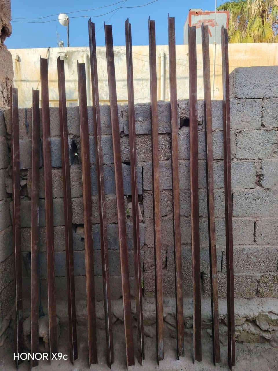 السلام عليكم من رخصت الدمن
أخوان موجود شلمان زاويه

 العدد 50 شيلمانه

الطول من 1.5 الى 2.5متر

القياس 3 ملم

شيلمان نضيف  

والاستفسار على هاذا الرقم 

وعلي واتساب ***********

@إشارة
