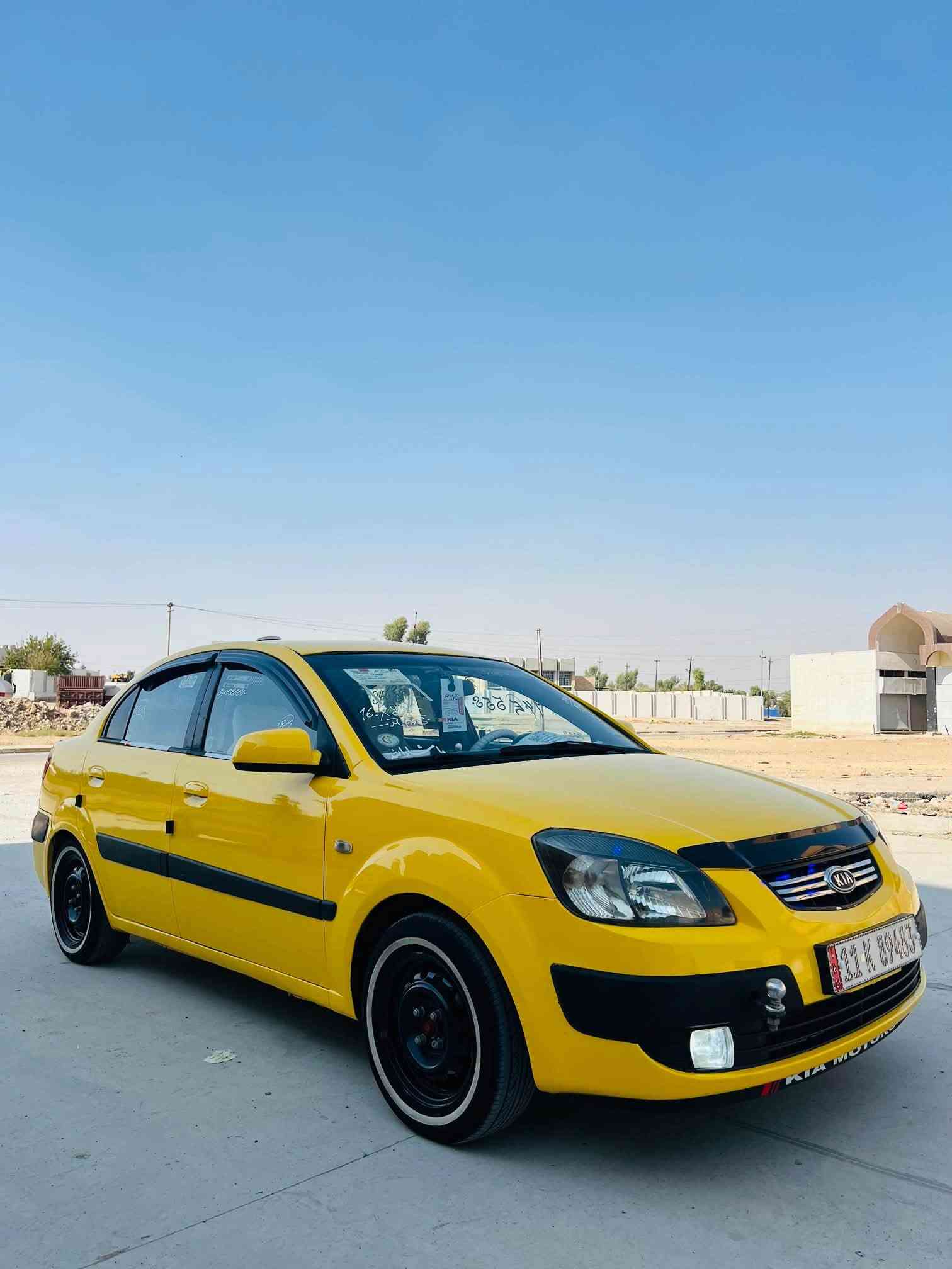 للبيع كيه ريو أمريكي موديل 2009 مكينه وكير شرط محرك 16 كير توماتيك كابون بانزين ماستر بيها هىيه وغرامات صفر رقم انكليزي هزه جديده سنويه لي 2031 شرط الوكاله والتحويل بل موصل السعر 80 وبيها مجال بدون ضرر جاملغ كدام وبوند تبديل بدون دواخل السياره فول توماتيك جامات كهرب مري كهرب تحكمات جهتين شاشه كاميره سستم سماعات وايرمنيه كلها شغاله طخم ورا وكدام جديد طخم تايه جديد استيرن بور جدد سياره جاهزه ربع ما يعوزها كبل ع شارع *********** // ***********  مكان السياره موصل جانب الايمن
