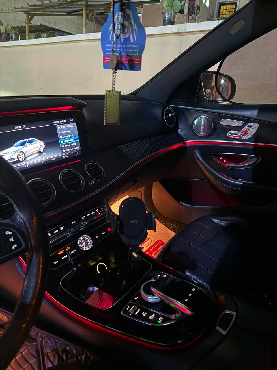 مارسيدس E300
موديل ٢٠١٧ 
الموديل المرغوب
وارد امريكي كلين تايتل ( بدون حادث) 
مواصفات الـ 4Matic 
ماشية ١٥٦ الف 
صيانة السيارة كلة يم شركة الماس 
رقم اربيل هزة و سنوية جديدة بأسمي 
تحويل او اسويلك وكالة 
مكان السيارة بغداد الجادرية 

السعر ٢٥ الف دولار 

***********
