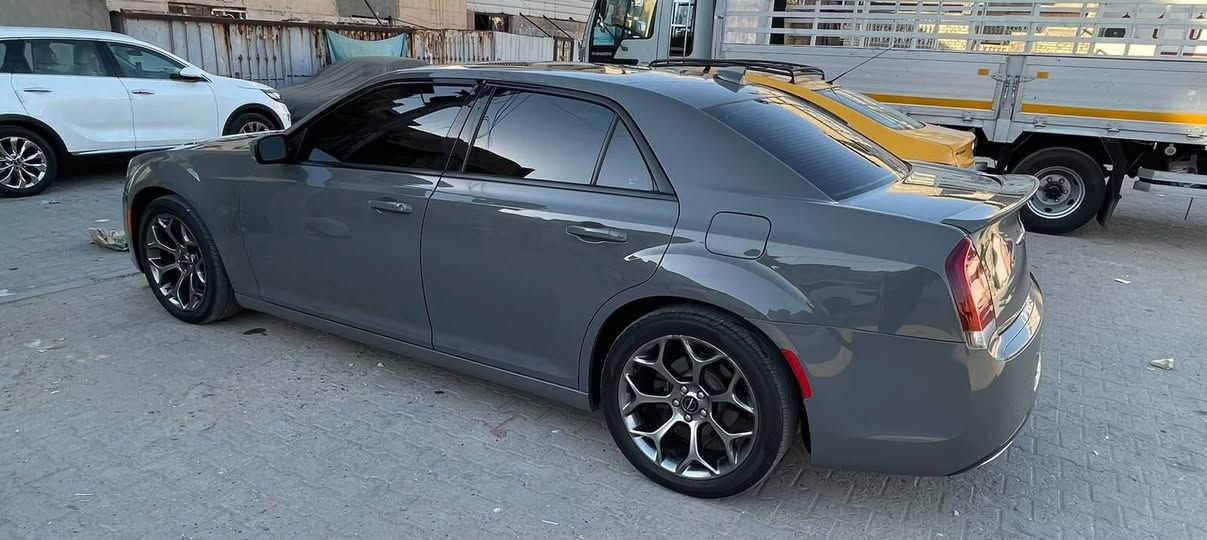السلام عليكم كرايسلر ٣٠٠ محرك ٦سلندر 
موديل ٢٠١٨ 
تحويل بسم المشتري دخول جديد ضباط حراه 
 حادثها جاملغ امامي بدون يرباك 
صوار الحادث بل منشور 
مكاني بغداد  رقم الهاتف ***********
سعر 227
