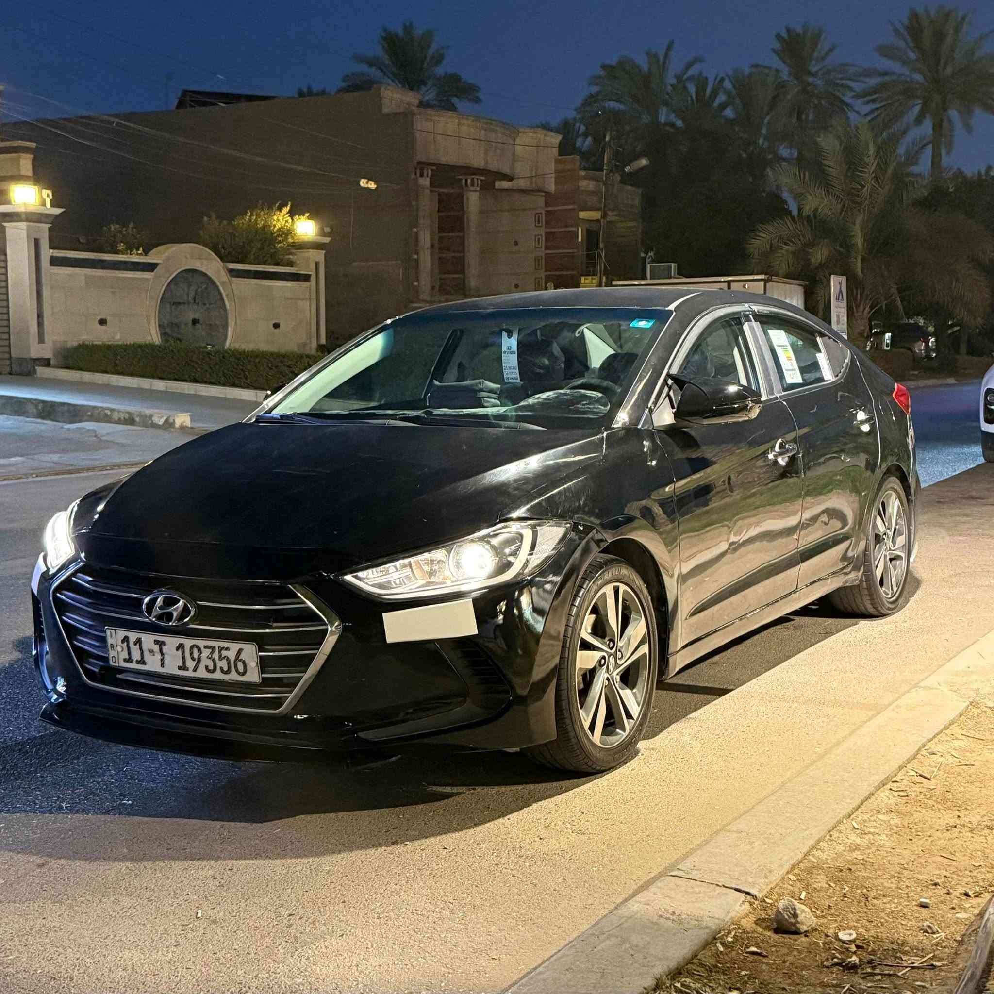 هونداي النترا 2018 فئة SE
للبيع او مراوس بسياره احدث وانطي فرق 

وارد امريكي رقم بغداد الجديد هزه و سنويه جديده بأسمي ونافذه لسنة 2031 

كير و مكينة وتبريد بشرط مع إدامة كامله للسياره من كل النواحي كير AT المرغوب و مكينه 2000 cc علماً السياره ماشيه 86الف ميل فقط 

الحادث : [ بأمريكا جامرلغ و بنيد مثل ما موضح بلصور و بلعراق صار بيه صبغ باب السايق و الخلفي اثر شخوط السياره مكفوله لغود وشواصي و تكم و قماره  مجموع عدد قطع المصبوغه أربعه ]

مواصفات العاديه المعروفه 
* فول تحكم ستيرن 
* سيتم سماعات انفنتي عدد ٦
* مقاعد مخمل (نظيفة جداً)
* شاشة كبيرة تدعم Apple car play وAndroid Auto
*   الأنظمة الذكية (تحديد مسار و كروس سرعه )
* كامره خلفيه 
*  ويل كروم 
* وضعيات قياده (ico , comfort, sport ) 
* مانع انزلاق
* جام كهرباء وتحكم مري جانبي 

مكاني بغداد - السيديه 
*********** واتساب او اتصال 
السعر : 95 وبيه مجال للشراي
