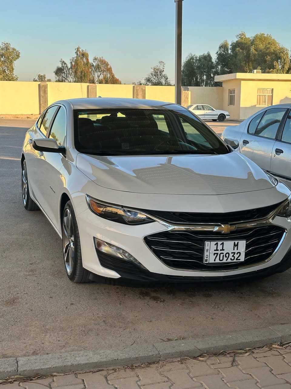 جديده بالكارتون والله دواخل وخارج
وارخص ماليبو 2023 
سعر 105

السلام عليكم للبيع أو المراوس حسب القناعة شوفرليت ماليبو 2023 (فئهLT)

🔴الدواخل زيرو بالكارتون نضافة100/100

🔴اللون ابيض ثلجي ليرة 

🔴كل الايرباكات سليمة بچم كبس بلادي بدون دواخل 

🔴الرقم: بغداد انگليزي (معوقين - تتوفر وكالة عامة).

🔴المسافة المقطوعة: 50 الف كيلو فقط .

🔴المحرك: 4 سلندر 1.5L Turbo (اقتصادي وقوي وبالكارتون).

🔴الحادث: ضرر  جهة الخلف وجاملغ امامي وباب خلفي 

🔴 المواصفات (LT - فول عدا الفتحة)

🔴التشغيل: بصمة تشغيل + بصمة أبواب + تشغيل عن بعد (Remote Start).

🔴الشاشة: شاشة آيباد لمس بيلادية.

🔴البريك الذكي: هاند بريك بصمة

🔴توفير الوقود: نظام (Auto Stop / Auto Start) لإطفاء المحرك الذكي عند التوقف.

🔴الأمان: رادار أمامي داتا شو (نظام التحذير من الاصطدام).

🔴التحكم والراحة: تحكم إستيرن كامل + كشن سايق كهرباء.

🔴الإضاءة: لايتات وبكلايتات LED بيلادية.

🔴الويل: ويل كروم مميز حجم 19 بيلادي.

🔴📞 للتواصل والاستفسار ***********
