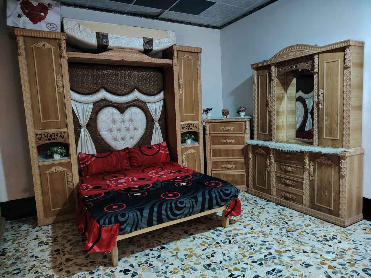 سلام عليكم غرفه اخشاب للبيع،
*********** 
، ***********
