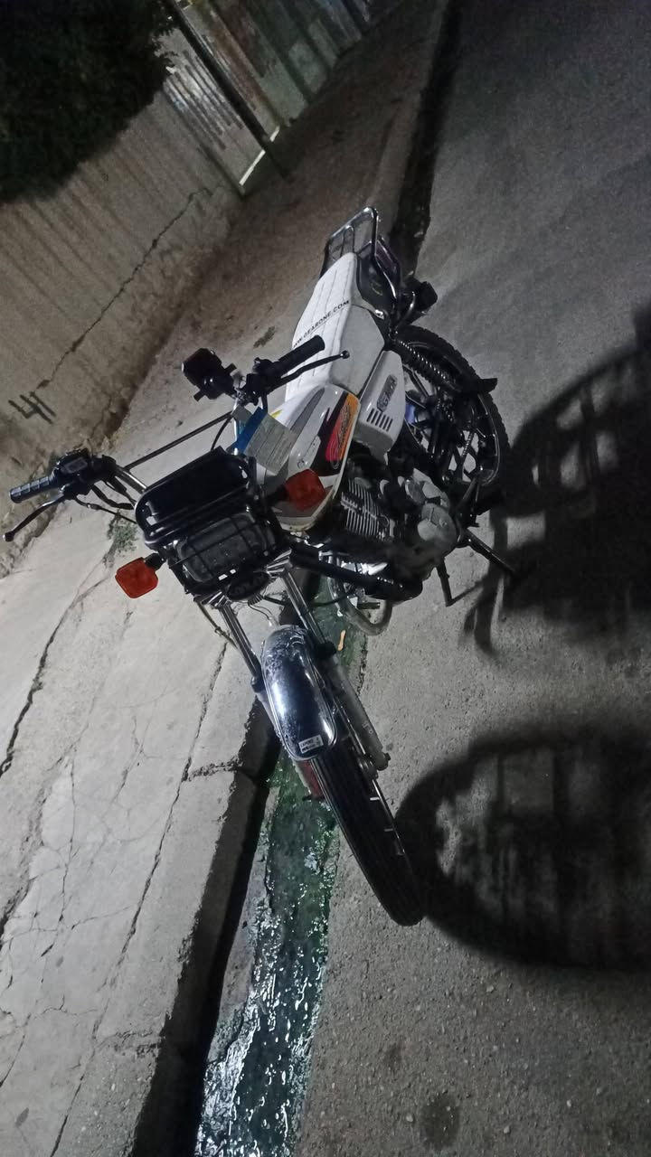 سلام عليكم مديل 24
كلجت جداد 
كهربيات كلهة شغل 
ويل العنكبوتي 
صلنصة رياضي 
محرك مفتوح مرا واحد 
مروسة شعندك نزل 
***********وتساب متوجد
موصل حي بورصة

