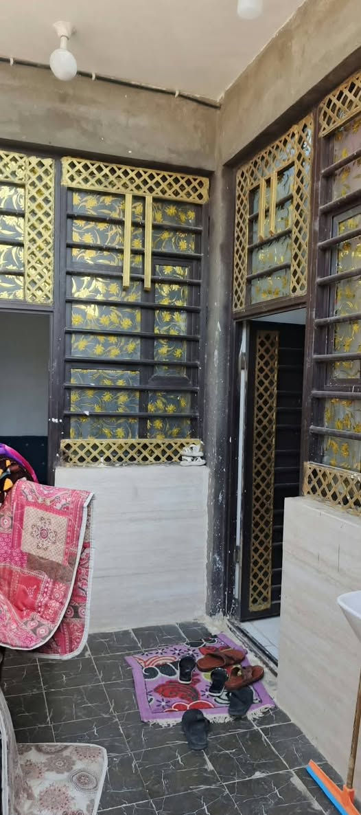 السلام عليكم 
بيت للبيع 100خلفي جاهز وجديد جدا شغل حلو 
موقع جيد وسكن ومدرسه وقريب للتبليط مقاطعه 55 سعره 63 وبيه مجال بيع سريع ***********
ملاحظه مخليلك فديو توضيحي للمكان بالمنشور
