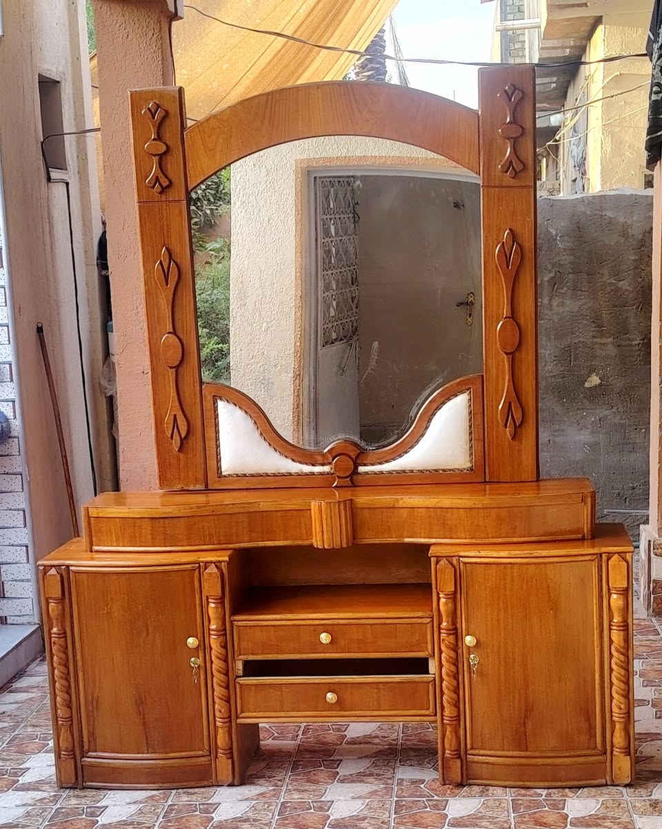 مكتبة جربايه وميز امرايه تسكام *********** واتساب أو خاص

