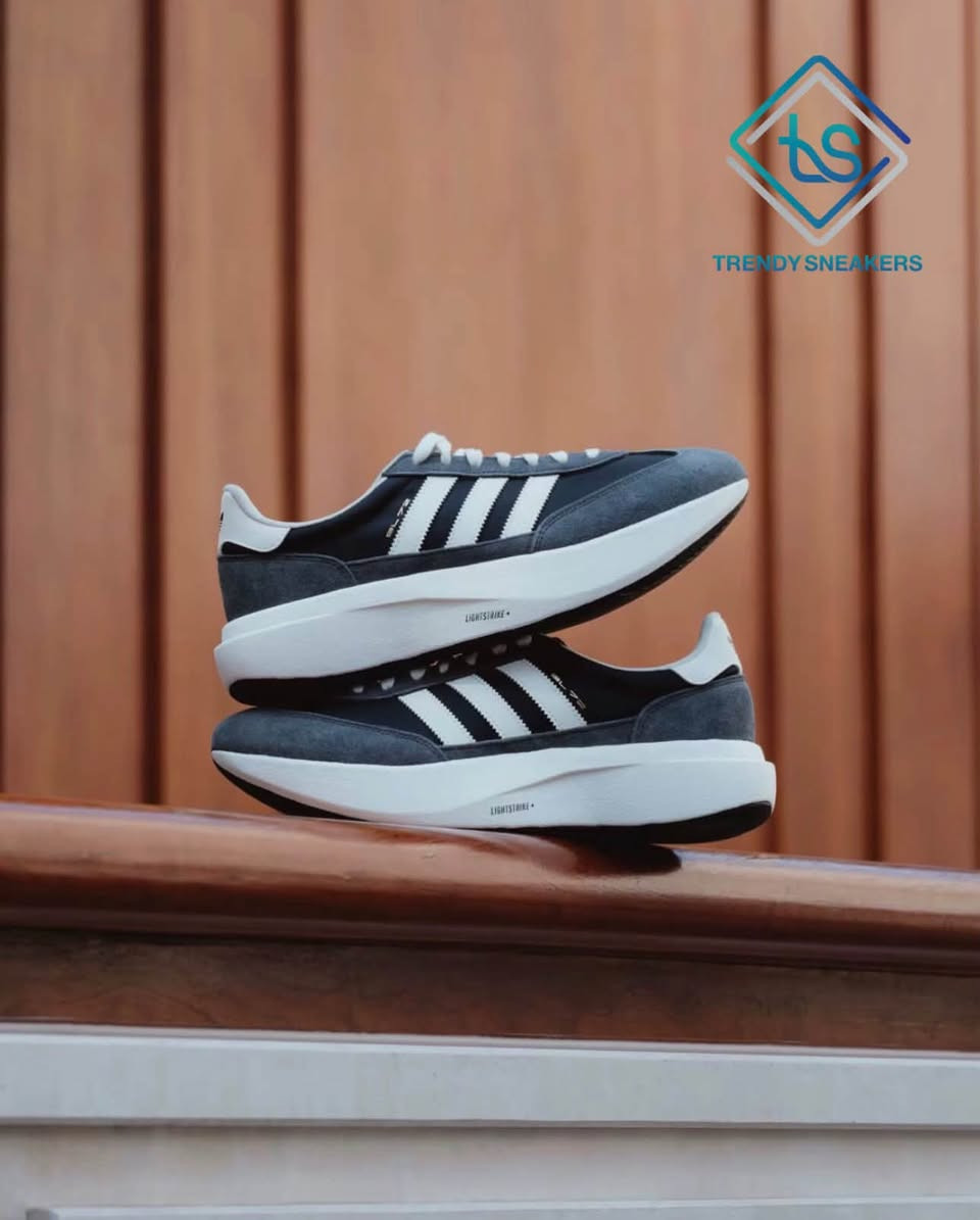 إذا تحب الأحذية اللي تعطيك ستايل شبابي بدون مبالغة، Adidas SL 72 Pro 
خيار يستاهل تشوفه.

تصميم مستوحى من ستايل أديداس الكلاسيكي، لكن بلمسة عصرية تخليه سهل التنسيق ويا ملابسك اليومية.

والأحلى؟
متوفر بـ 8 ألوان مختلفة 👟🔥
يعني عندك خيارات أكثر حتى تختار اللون اللي يناسب ستايلك.

📦 متوفر الآن
🚚 توصيل لجميع محافظات العراق

للطلب والاستفسار مراسلة الصفحة أو الاتصال: ***********

نص مكتوب في الصور:
- SL 72 PRO TRENDY SNEAKERS
- TRENDY SNEAKERS