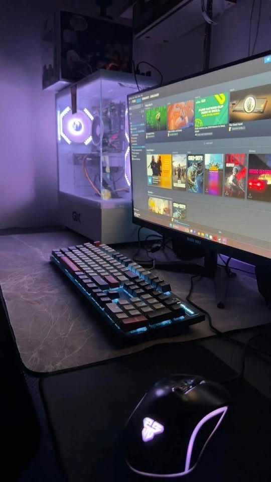 السلام عليكم عندي pc اريد اراوسة وي بلي 5
� للبيع PC Gaming كامل ويا الشاشة والملحقات + UPS 🔥

السلام عليكم 🌹
للبيع تجميعة Gaming كاملة ونظيفة، جاهزة للاستخدام واللعب، وياها شاشة 144Hz وجميع الملحقات وUPS.

💻 مواصفات الـPC:

🔹 CPU: AMD Ryzen 3 4100 Tray
🔹 GPU: RTX 2060 12GB Gainward Ghost — Dual Fan 🔥
🔹 RAM: 16GB (2×8GB) BlackWolf DDR4 3200MHz
🔹 Motherboard: Maxsun Challenger B450M
🔹 Storage: 512GB NVMe M.2 2280 Bullet
🔹 CPU Cooler: AMD Stock Cooler
🔹 PSU: Gamdias Helios E1 600W 80+
🔹 Case: Gamdias Aura GC2 RGB

🖥️ الشاشة:

🔸 BlackWolf 24 Inch
🔸 Full HD 1080p
🔸 IPS
🔸 144Hz 🔥
🔸 1ms
🔸 G-SYNC
🔸 HDR

🔋 UPS:

⚡ Power Max UPS
🔸 للحماية من انقطاع وتذبذب الكهرباء
🔸 شغال وبحالة جيدة

⌨️🖱️ الملحقات:

🎮 كيبورد ميكانيكي RGB
🖱️ ماوس RGB
🎧 سماعة

🔥 التجميعة مناسبة للألعاب، الاستخدام اليومي، المونتاج وغيرها، وكرت الشاشة RTX 2060 12GB ممتاز للـ1080p.

📌 الجهاز استخدام شخصي وحالته نظيفة
📌 التجربة متوفرة قبل الشراء
📌 البيع كامل كـبكج: PC + شاشة + UPS + ملحقات

📍 بغداد
📱 واتساب: ***********
