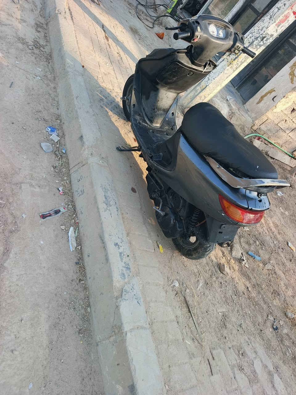 سلام عليكم دراجه لبيع نضيفه كهربيت شغاله نكره سلف مكنه نعمه مكان كوفه السعر ٣٠٠وبيه مجال رقم الهاتف ***********
