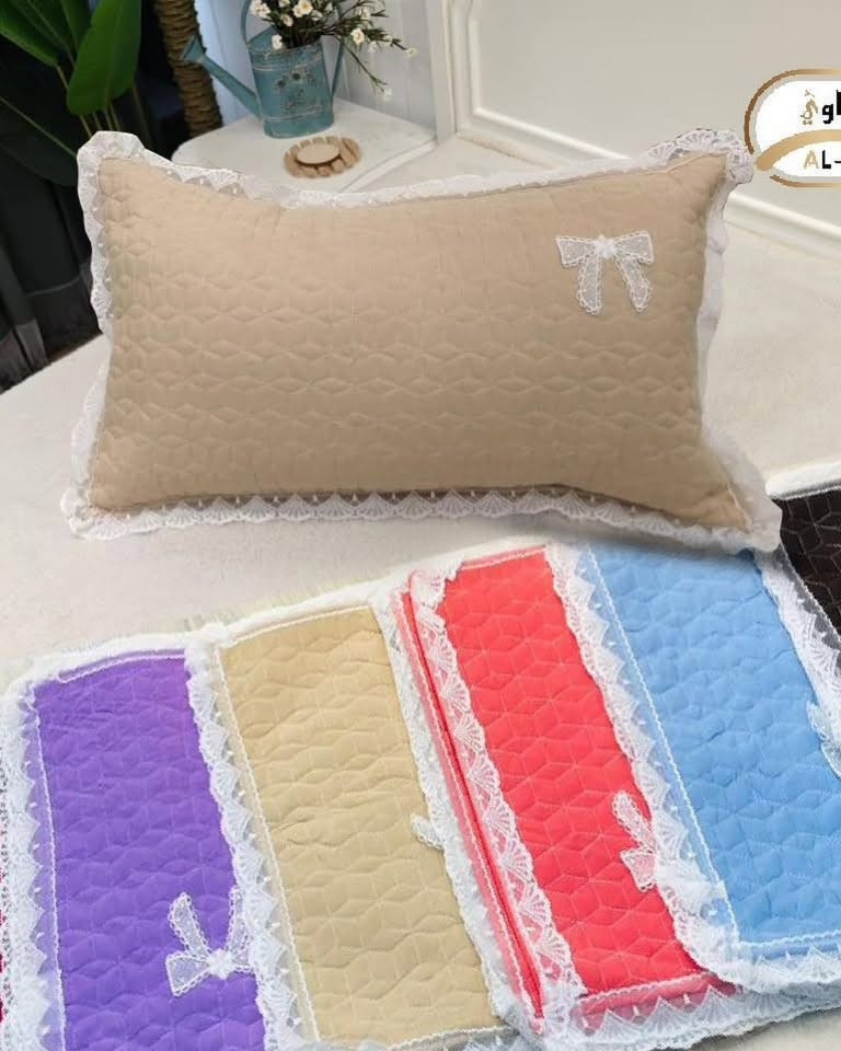 "لمسة بسيطة تتغير وياها كل الغرفة! 🛋️✨
وجوه المخاد بلمستها الجديدة تعطي حيوية وجمالية لأثاثك بلمح البصر.
📌 خامات ناعمة وراقية (سادة ومشجر).
📌 قياسات مضبوطة وسحاب مخفي لمظهر مرتب.
📌 ألوان مريحة تنغسل بكل سهولة بدون ما يبهت اللون. 📦 متوفر التوصيل لكافة المحافظات.
📥 راسلنا على الواتساب واختار الألوان اللي تناسب صالتك أو غرفتك 
رقم الحجز ***********

نص مكتوب في الصور:
- الأسطورة
- AL-OSTORAH
- الزاوي
- AL-A
- AL-