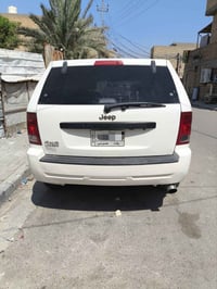 سيارة جيب شيروكي موديل 2008 ستة سلندر لاريدو السيارة گشرتهة نضيفة وكهر...