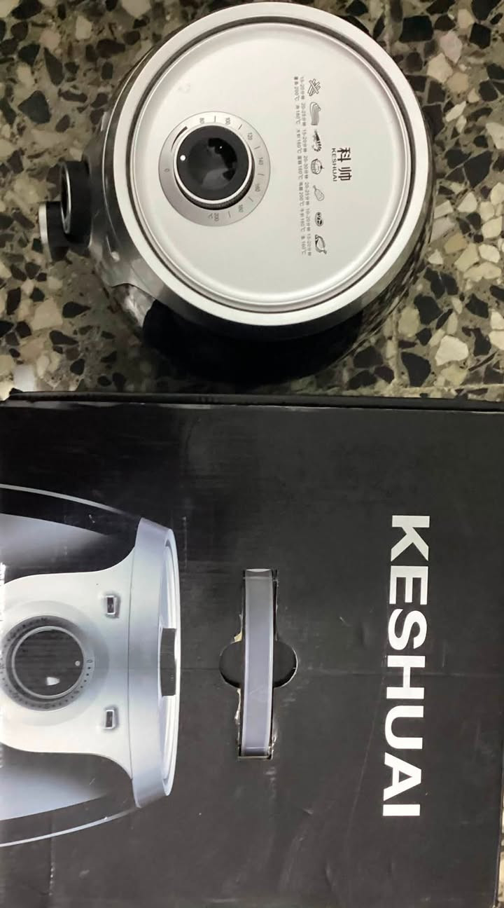 السلام عليكم ورحمة الله وبركاته ،
قلاية هوائية (Air Fryer) من ماركة Keshuai (كشواي)، وتتميز بتحكم ميكانيكي بمفتاح دوار علوي لتحديد وقت ودرجة حرارة الطهي لعدة وجبات خالية من الدخان.
جديده مستعمله للمره واحده فقط،
للبيع السعر ٣٥،٠٠٠ وبي مجااال !!…..
للشراء؛ ***********
