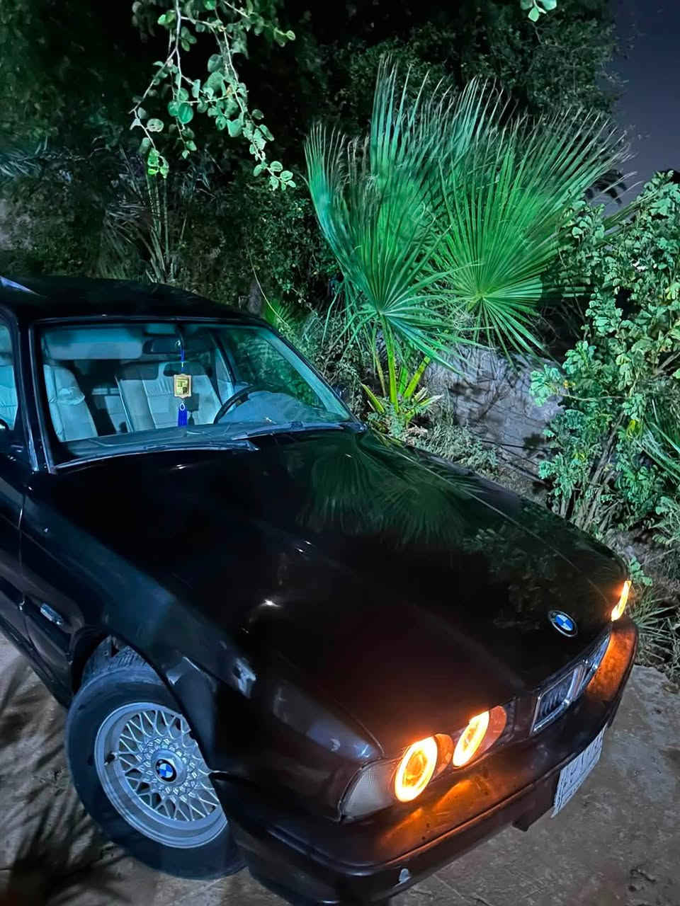 :
للبيع BMW 520 (E34)

سيارة نظيفة ومحافظة، اللون أسود، مظهر أنيق وكلاسيكي، جاهزة للاستخدام.

* المحرك: 525i
* القير: أوتوماتيك/)
*الموديل ١٩٩٠)
* )
* التكييف: (ثلاجه)
*

السيارة بحالة جيدة، والفحص خير دليل، ومن يرغب بالمعاينة يتواصل على الخاص أو الاتصال.

السعر: ( 57)
الموقع: (بغداد التاجي )

“رجاءً التواصل للجادين فقط، والله يبارك للمشتري.”‭***********‬👍***********
