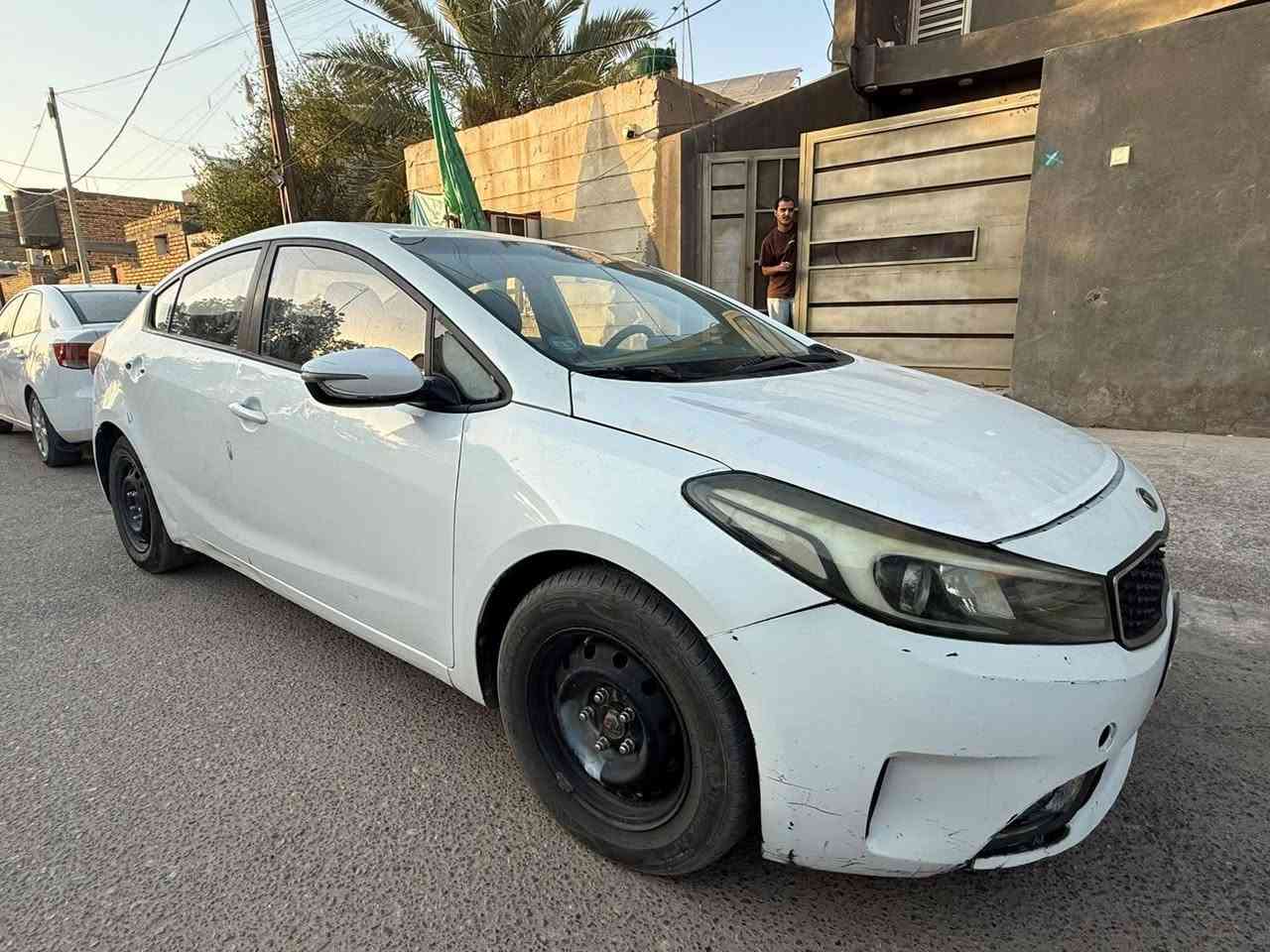 سيراتو موديل 2017 خليجي
سيارة جاهزه گير ومكينه 
بدون تبريد حادثها بالدوسه الجوه السايق
وتبديل باب السايق والبنيد والجاملغ الايمن 
والباقي سليم 
مكاني الناصرية الاسكان الصناعي 
السعر 95 وبيها مجال قليل حگ الجيه 
رقمي ***********
مكلف بنشر اتصل عل رقم
