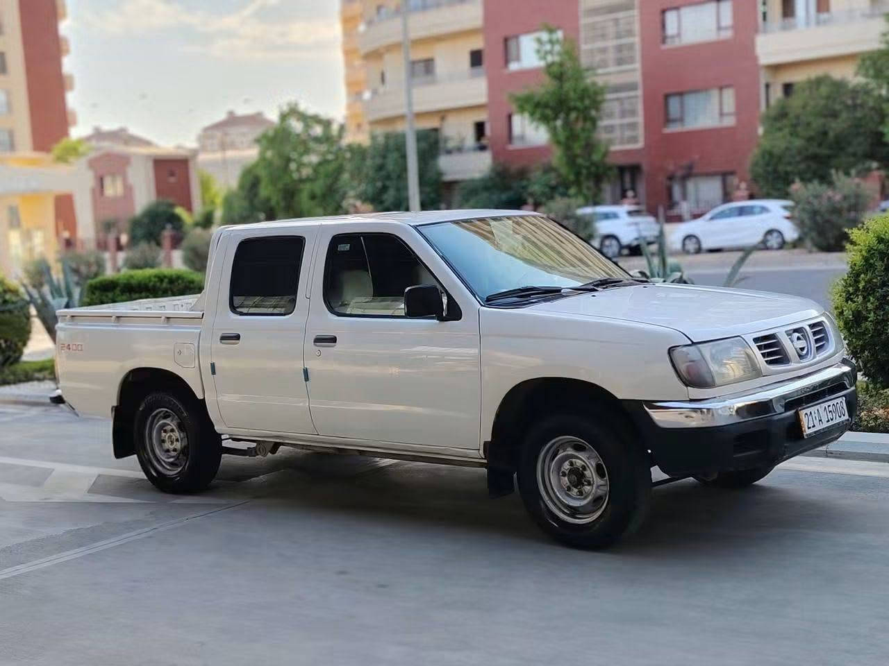 نیسان پیکاب ٢٠٠٠
یەک پارچەی بۆیاخە تەبرید و پاوەرە 
هەیکەلی زۆر جوانو بەرزە لەچاو نیسانی ترا
سەنەوی تا ٢٠٣١ تازەیە بەناوی خۆمەوە تەحویل بەشەرت 
نرخی ٧٥ گەڵاو مەجالێکی کەم
شوێن سلێمانی
***********

