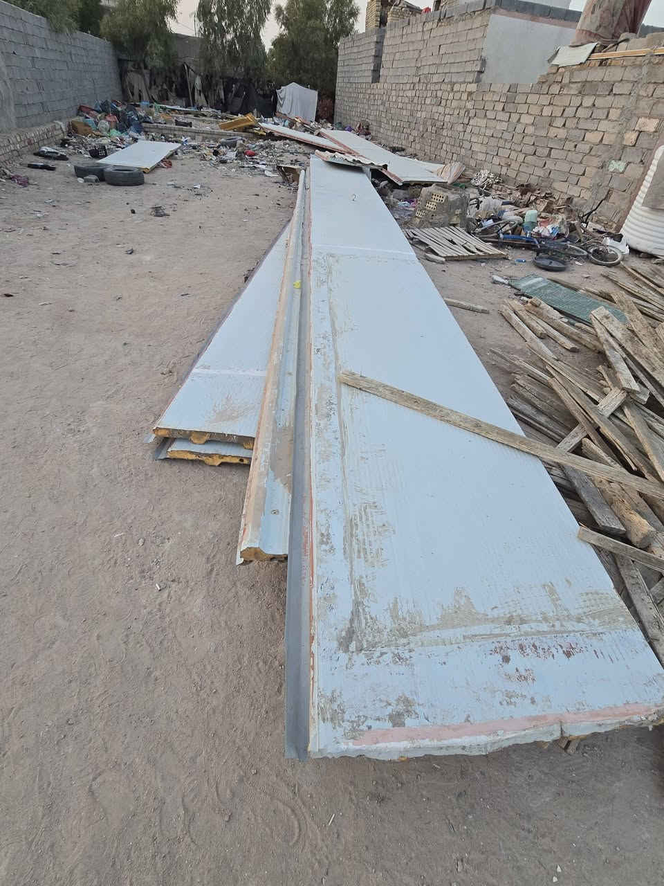سندويج للبيع مستعمل مكان نجف عمود ٢٠٠ قرب معمل الغاز للااستفسار الاتصال فقط 
رقم ‎***********
