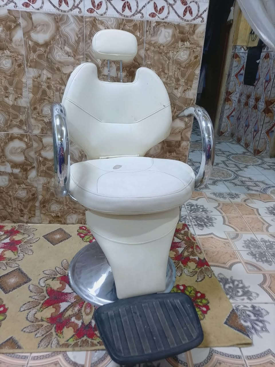 كرسي حلاقة • نضيف • البصره الحيانيه