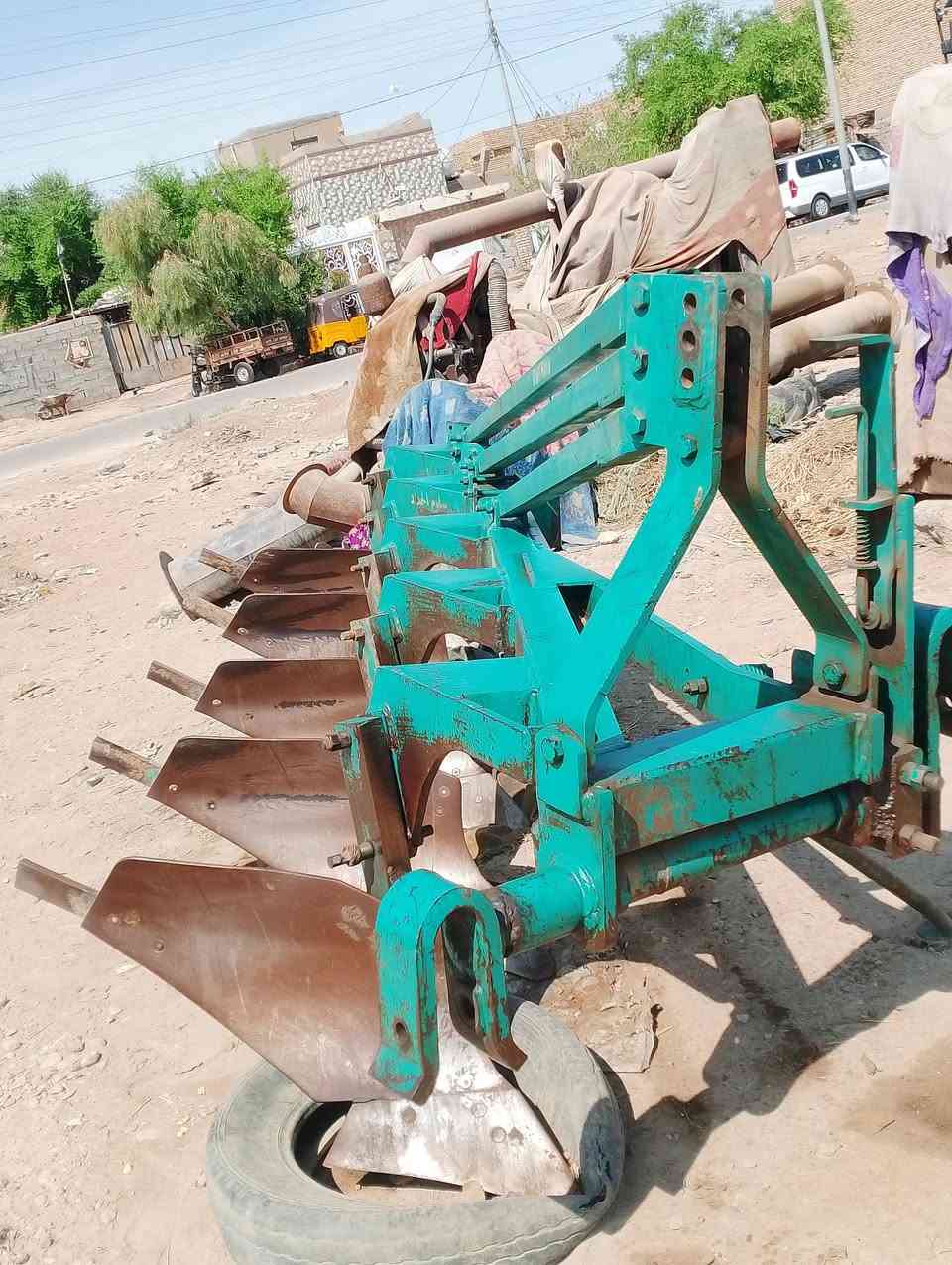 سلام عليكم فدان البيع 3جسر حداده سلوم حجمه 16 مكانه عماره رقم***********

نص مكتوب في الصور:
- ***********
- سلّم الحداد