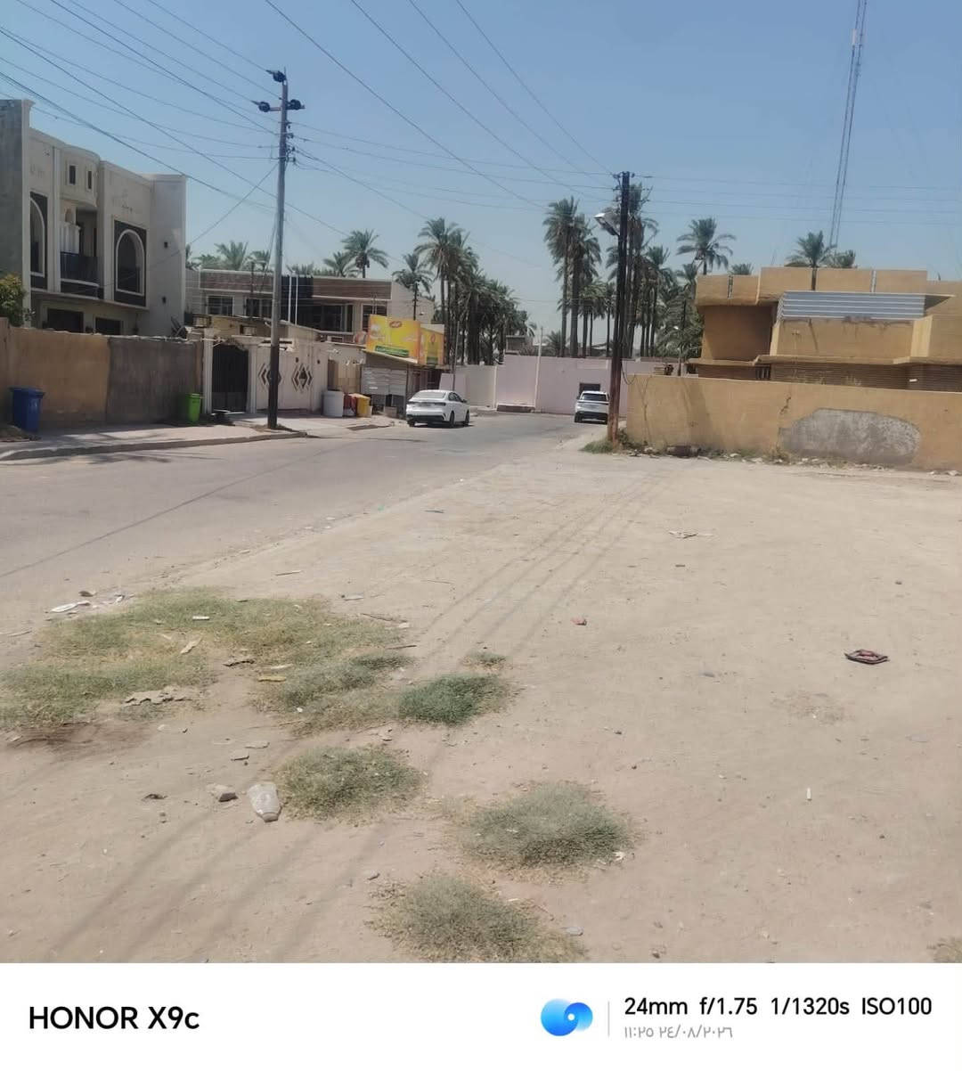 سلام عليكم قطعه ارض للبيع طابو ملك صرف مساحه 300 واقع حال 360 ركنين موقع جدا راقي شارعه تجاري شارع الأطباء قرب دكتور جاسم بيع كامل أو نصفين بغداد المدائن سلمان باك (***********)
