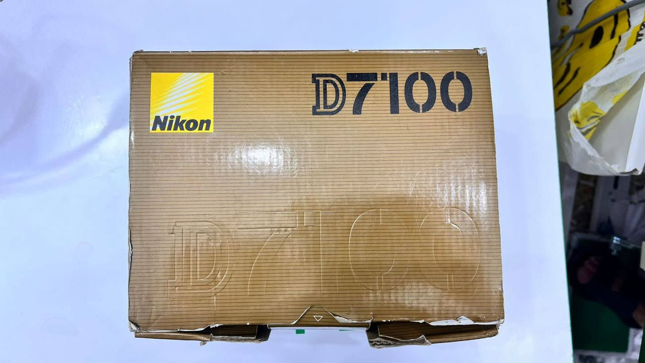 عندي كاميرا نيكون 7100للبيع السعر 700 جديده بالباكيت استعمال شهر واحد فقط بس مرتي اسعملته تصوير خطوبه والحسينية هيئة فقط بعد ابد ما طلعت بيه ضاله مضمومه الي شراي  يراسلني خاص ***********
