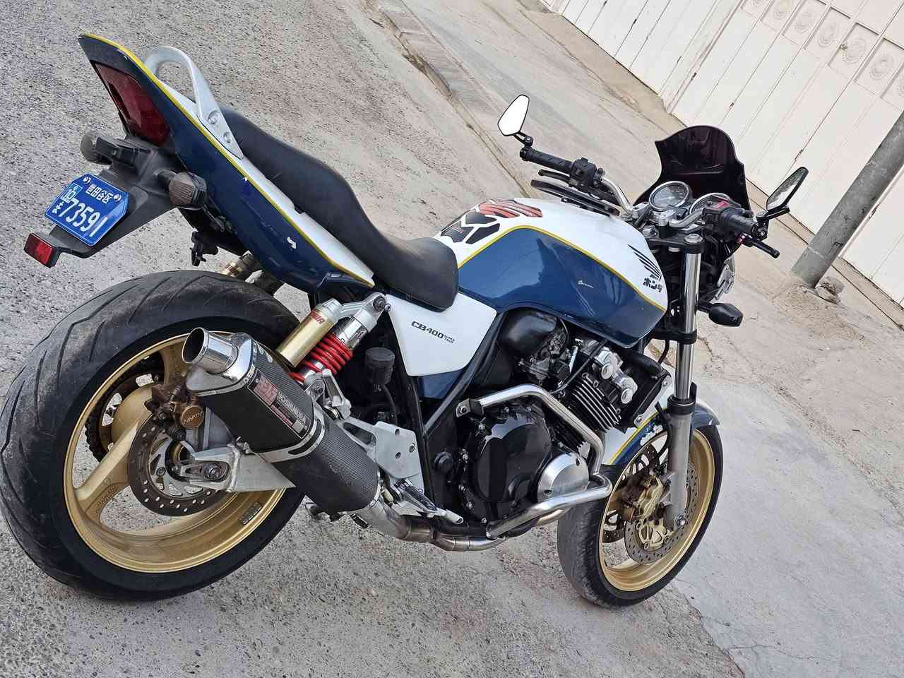 CB400
بۆفرۆشتن گشت گیانی بەشەرت
 کەپسە 35هەزار ڕۆشتوە 
تایەو ڕۆنی تازەیە 
سالنسا تیتانیوم
مەنەفیستە 
سۆپەر دواموشەکی 
سعری 18مجال 
***********
شوین چەمچەماڵ
