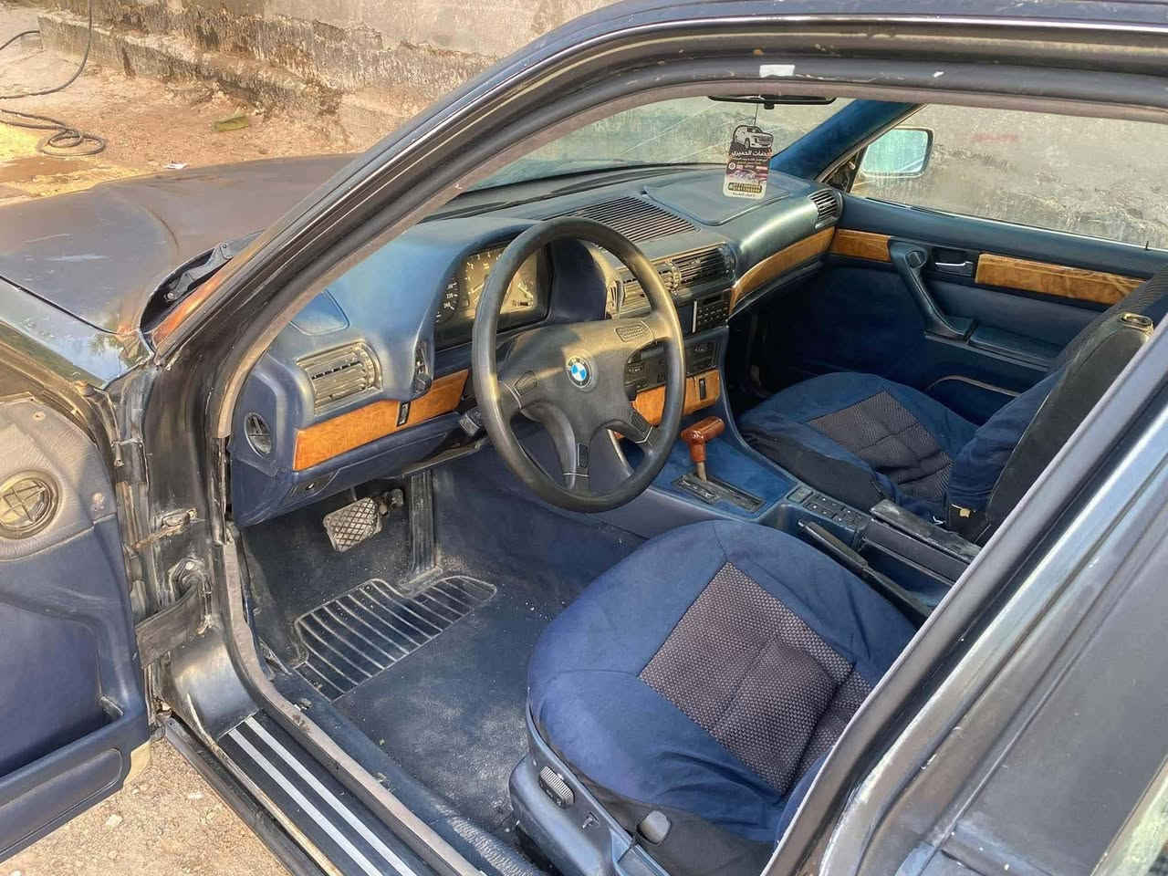 بلاش 735
30  ورقة مشروع وطني 
كلشي مابيها سيارة جاهزة من كلشي 
كربلاء ***********
1991 سنوية لل2028
مكلف عن النشر
