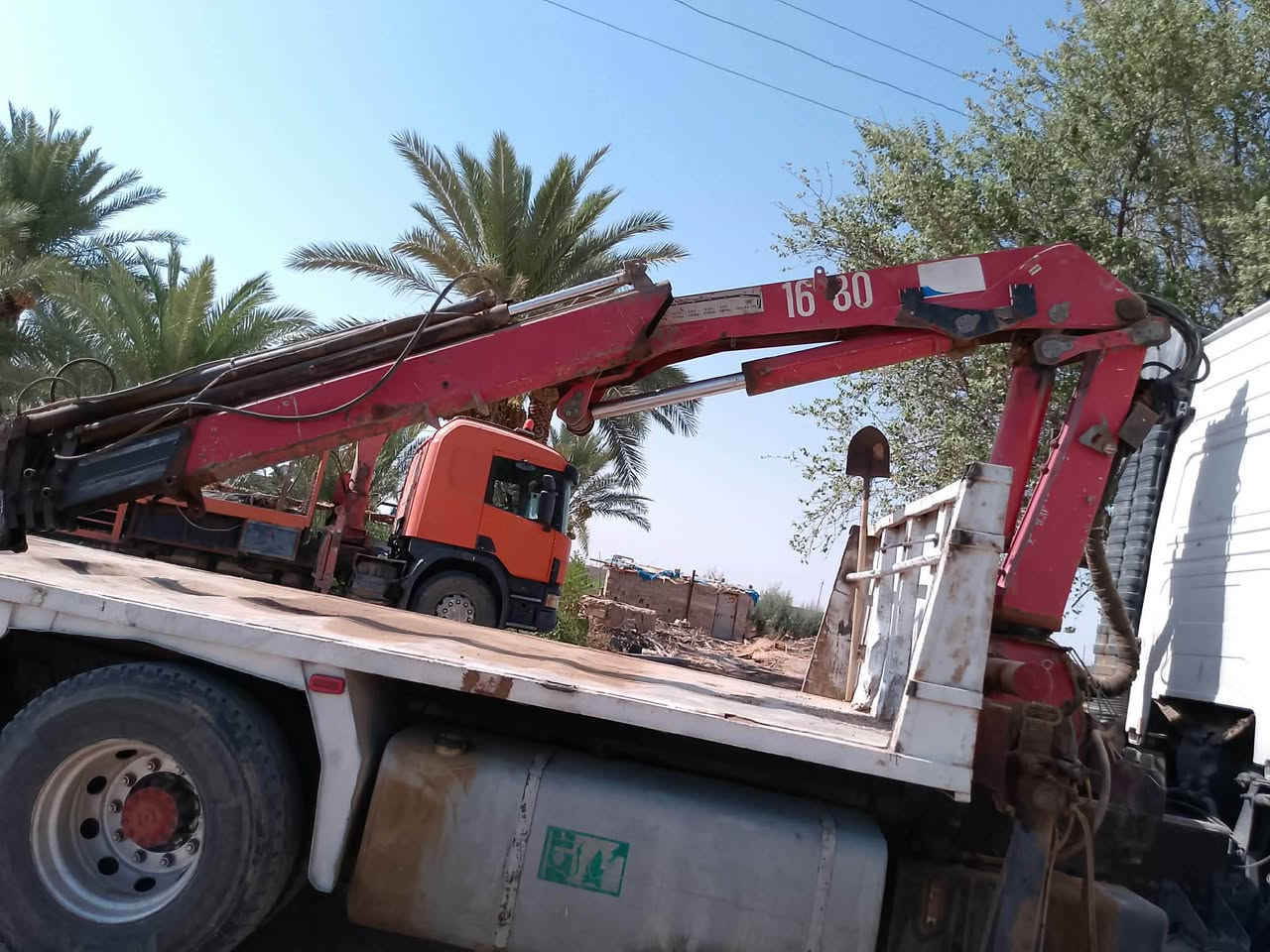 السلام وعليكم للبيع
فالفو ٢٠٠١ كرين
جك ٧ونص طن ٤سلايت دهن 
شرط مكينه سياره نضيفه جاهزه للشغل 
تفاصيل اكثر 
***********
***********
