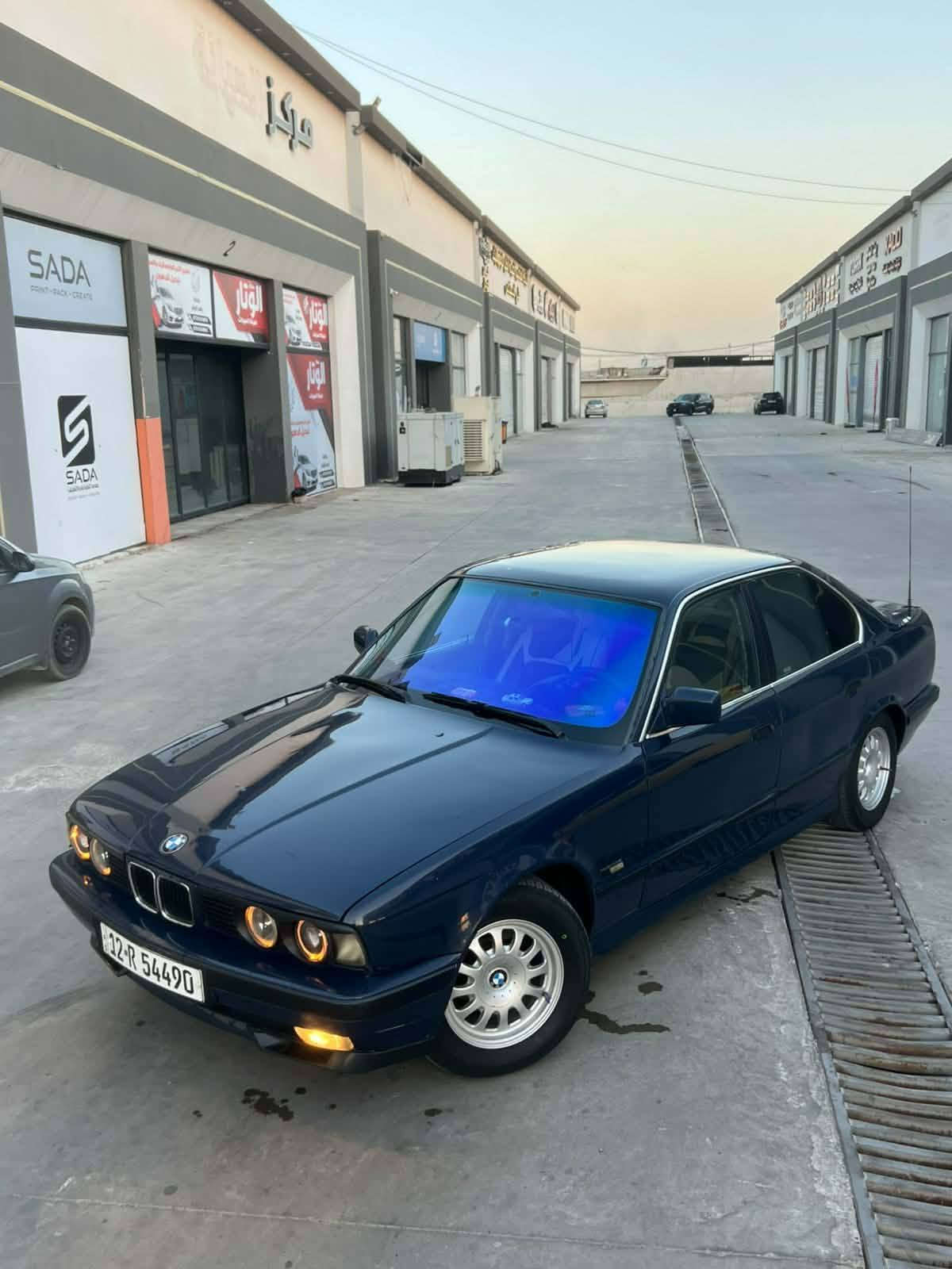 سلام عليكم سياره للبيع بي ام حجم 520 طخم /تواير جديد ويل كب صقر تبريد شغال  كابرون بانزين موجود السعر 53 ومجال رقم الهاتف/***********/كورك ‏‪***********‬‏
