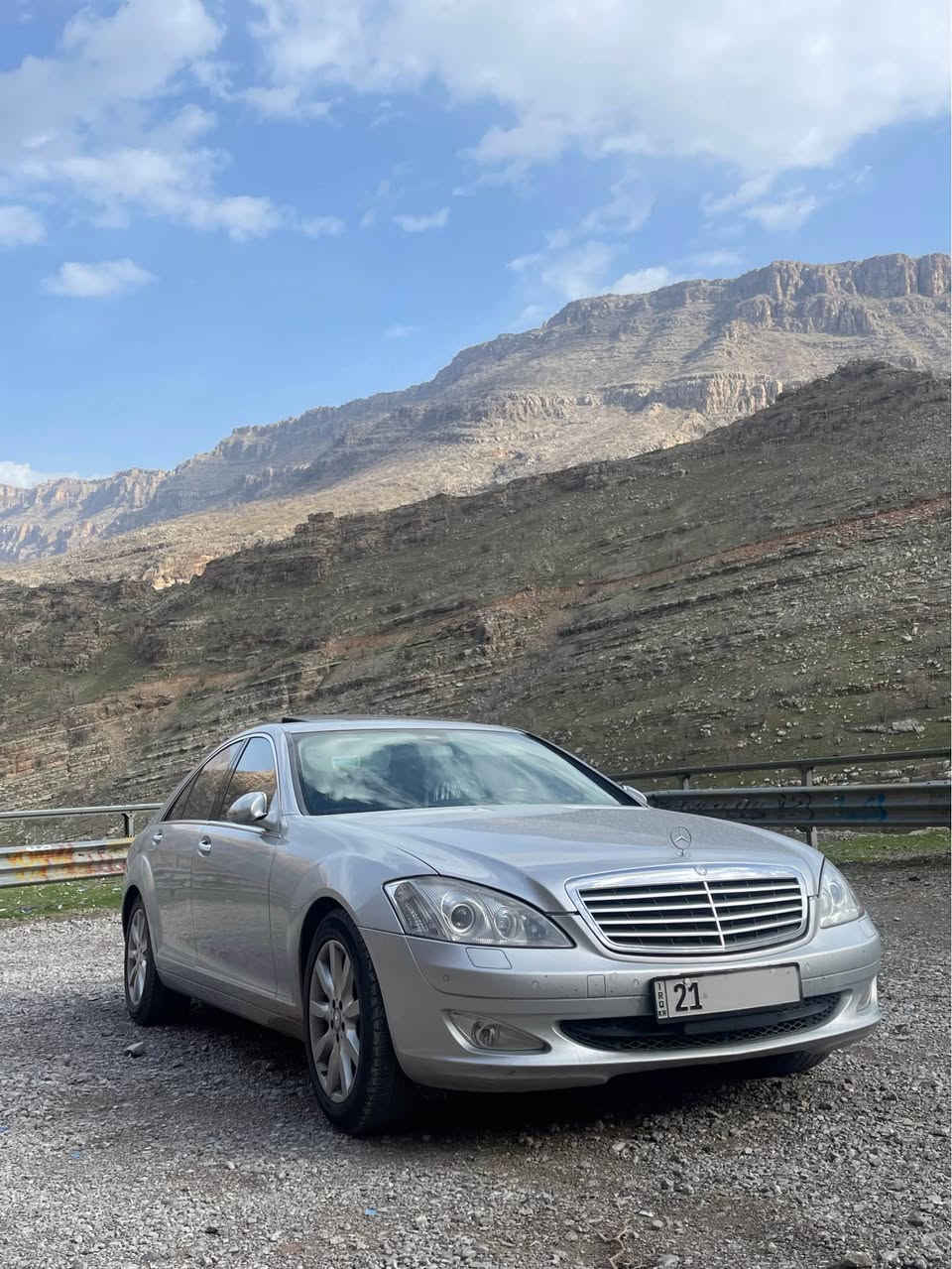 السلام عليكم
مارسيدس s500 موديل 2005 باب قصير للبيع
وراد يابان لون سلفر رقم سليمانية بأسمي هزه و سنويه جديده 
سياره على وضع الشركه بدون اي تحديث او تبديل
بدون حادث بيهه صبغ فقط قطعتين
فول مواصفات 
- سلايد روف
- كشنات جلد كهرباء بحالة ممتازه 
- لايتات زنون عالي و ناصي
- شاشه كبيرة دواره مع كامره خلفية
- كيجات ديجيتال
- فول ايرباك
- ويل كب بلادي
- تبريد بلادي ثلج
- كراسي تدفئة
- جكات كهرباء جميعها شغالة
- جنطه شفط
- برده خلفية كهرباء
- ستيرن صاج
- زراكات لايت
- حساسات امامية و خلفية
- مكينة حجم 5000 V8 جديدة
- تخم تاير جديد اصلي
- شاشة اعطال صفر مسج

السياره على وضع الشركة بدون اي نقص يعني شغل و اطلع

السعر : 16,500 دولار
 (165 ورقة)

المكان : بغداد السيدية

*********** بغداد, العراق
