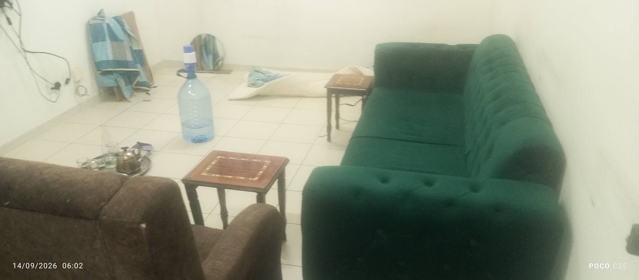السلام عليكم  .. نص تخم سبلت طن بالأزمة سمارت ثلاجة صغيرة  طباخ   ابيعهن كلهن    250. للاستفسار ***********

نص مكتوب في الصور:
- 14/09/2026 06:12 POCO C55
- 14/09/2026 06:09 POCO C55
- 14/09/2026 06:08 POCO C55
- 14/09/2026 06:05 POCO C55
- 14/09/2026 06:03 POCO C55
- 14/09/2026 06:03
- POCO C55
- 14/09/2026 06:02
- 14/09/2026 06:02 POCO C55