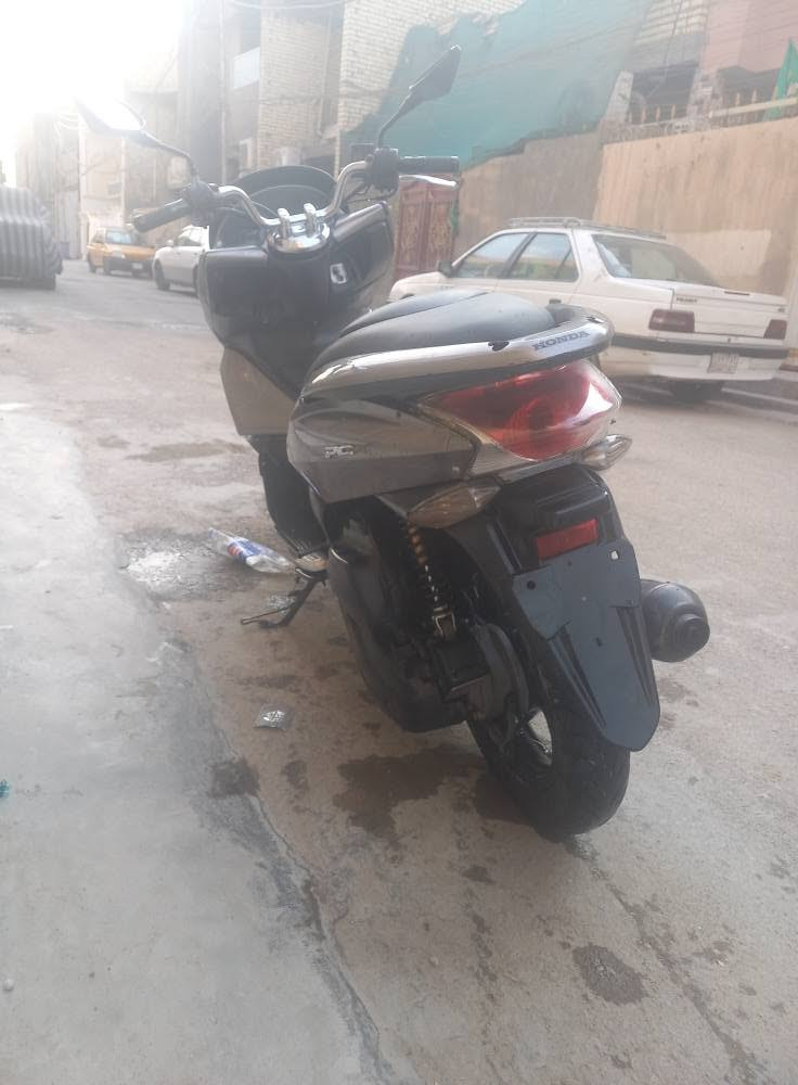 دراجه بيسي اكس جيل اول يوماها ياباني نقوصاتها بسيطه عوزها حواضن دوسه تك حساس ازدحام حساس استاند ملغيه  وستاد تعليك شغالات اما باقي دراجه مكفوله مكينه كفراتها اصليه كهربأيات كامله عداد بك لايت عالي ناصي كامل مكينه ناعمه مبيها صوت تجي وتفحص.
عنوان:بغداد. بلديات
السعر:850+بيها مجال بسيط
الرقم:*********** بغداد, العراق
