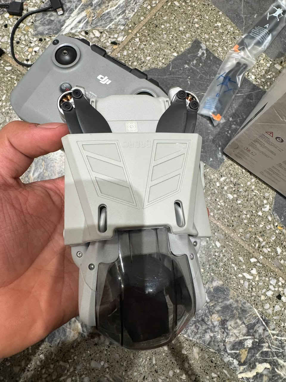 درون dji min 3 للبيع مع كامل ملحقات طايره مره وحده فقط جديد مابي اي ضربه
علفحص تاخذه سعره 700 الف وبي مجال بسيط مكاني جميله  للمراسله ***********
