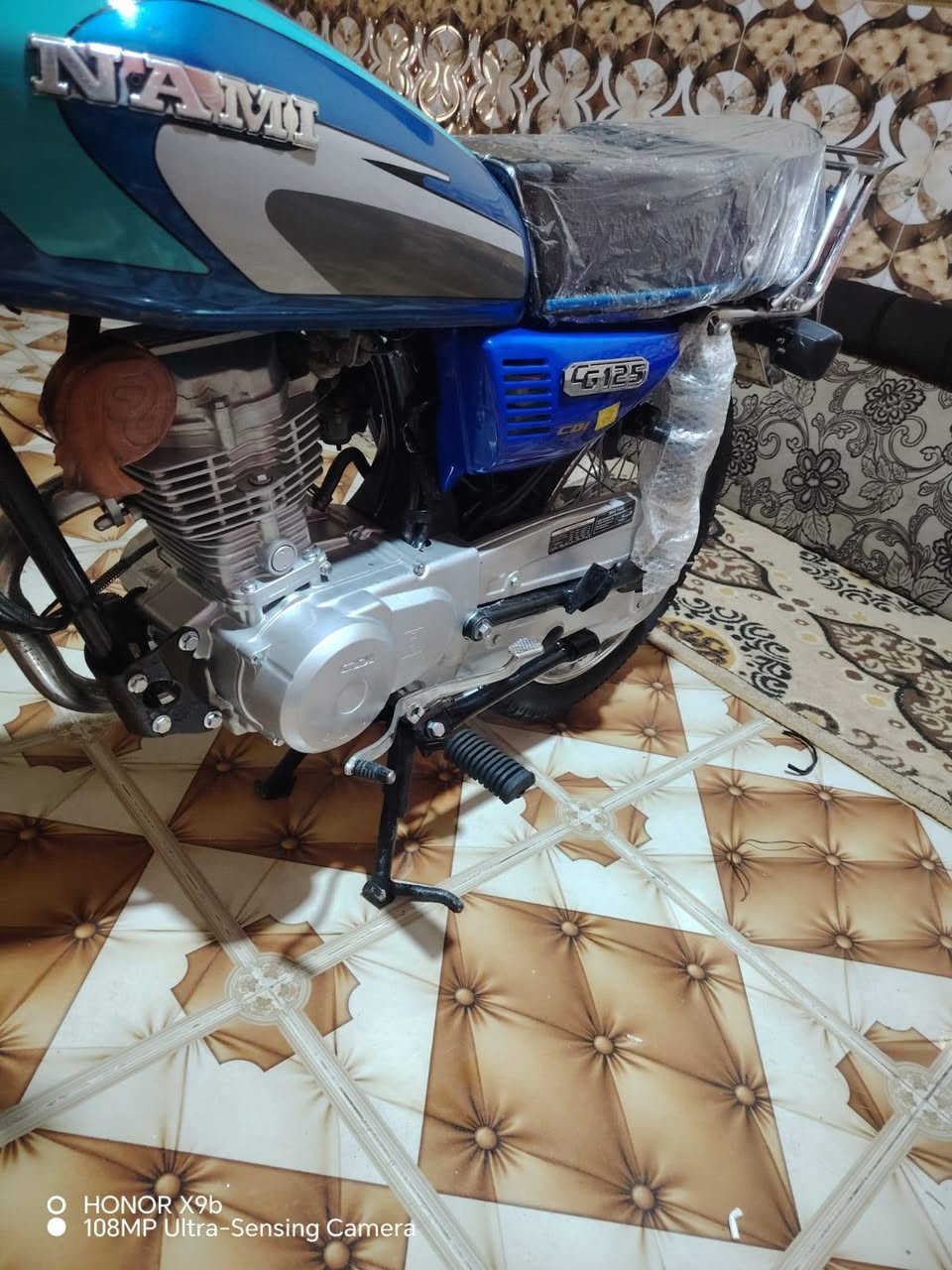 السلام عليكم دراجه نامه شلامجه أصلي دراجه 2024بلاديه برقي ما مفتوح كفال عامه كهربائيات شغاله رقم وسنويه إنكليزي بصرة إنتهاء السنويه 2030 تحويل ثاني يوم السعر مليون و850وبيهه شي قليل المكان بصرة الزبير رقم الهاتف ***********واتساب
***********اتصال

نص مكتوب في الصور:
- HONOR X9b
- 108MP Ultra-Sensing Camera
- O HONOR X9b 108MP Ultra-Sensing Camera