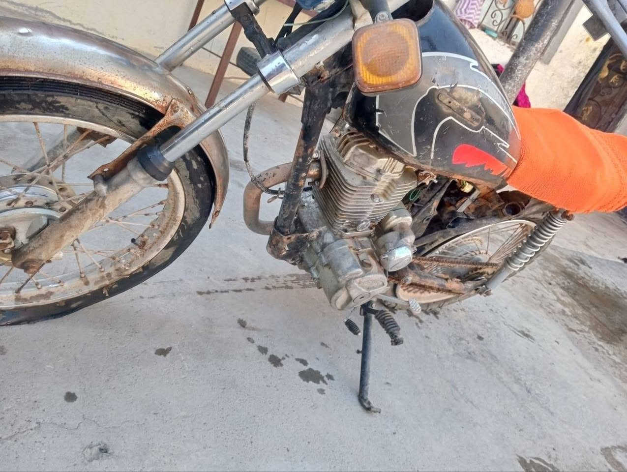 ملاحضه مكلف بل نشر  سلام عليكم عندي هاي الدراجه للبيع نقصه بس تايرات مكينة 200 خير من الله بيه اوراق 3 اصليات سعر 160 وبيه مجال مكاني ديالى بعقوبه قرب   جامع ابراهيم عزت رقمي ***********
